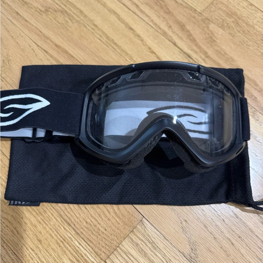 Women’s ski goggles
